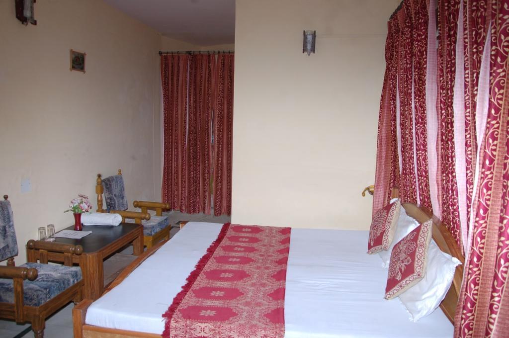 Hotel Arsh International Nainital Pokój zdjęcie