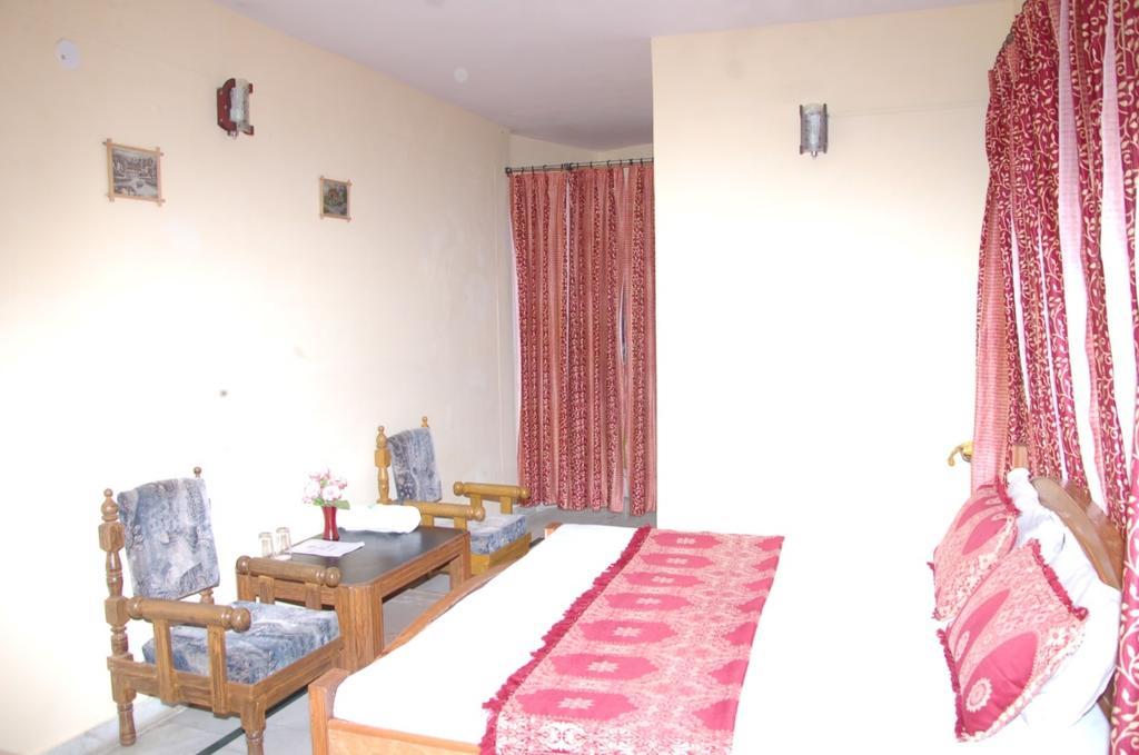 Hotel Arsh International Nainital Pokój zdjęcie