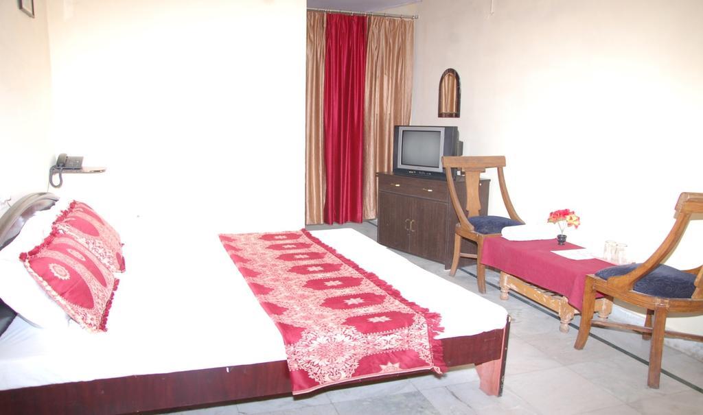 Hotel Arsh International Nainital Pokój zdjęcie